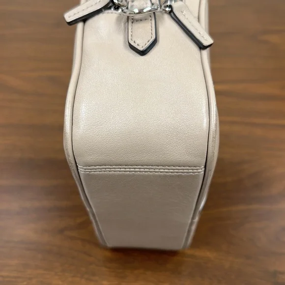 Leatherology Meadow Double Zip Hand Painted Monogrammed “MAH” Camera Bag - Picture 6 of 16